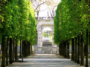 Élément de la façade du palais des Tuileries dans les jardins des Tuileries © Chiara Santini