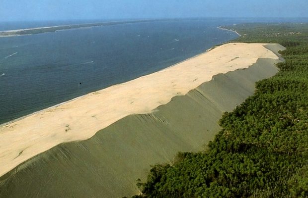 3,1 millions de m3 de terre végétale sont consommés en France, pour une surface annuelle décapée d’environ 1 000 ha, soit une dune du Pilat tous les 20 ans - © Ministère Culture et Communication/Elce-Compa