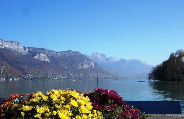 Parmi les labels attribués, celui des « Villes et villages fleuris ». Ici, la ville d’Annecy (Haute- Savoie) qui a obtenu la « Fleur d’or »