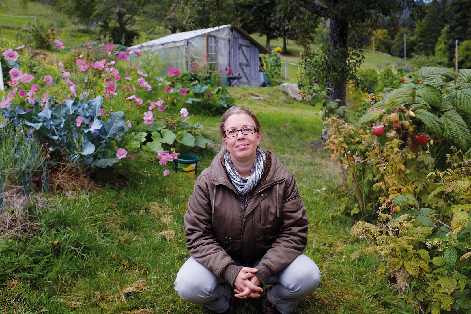 Noëlle Guillot, lauréate du concours Jardiner Autrement 2018, dans son jardin en Alsace - © N. Guillot