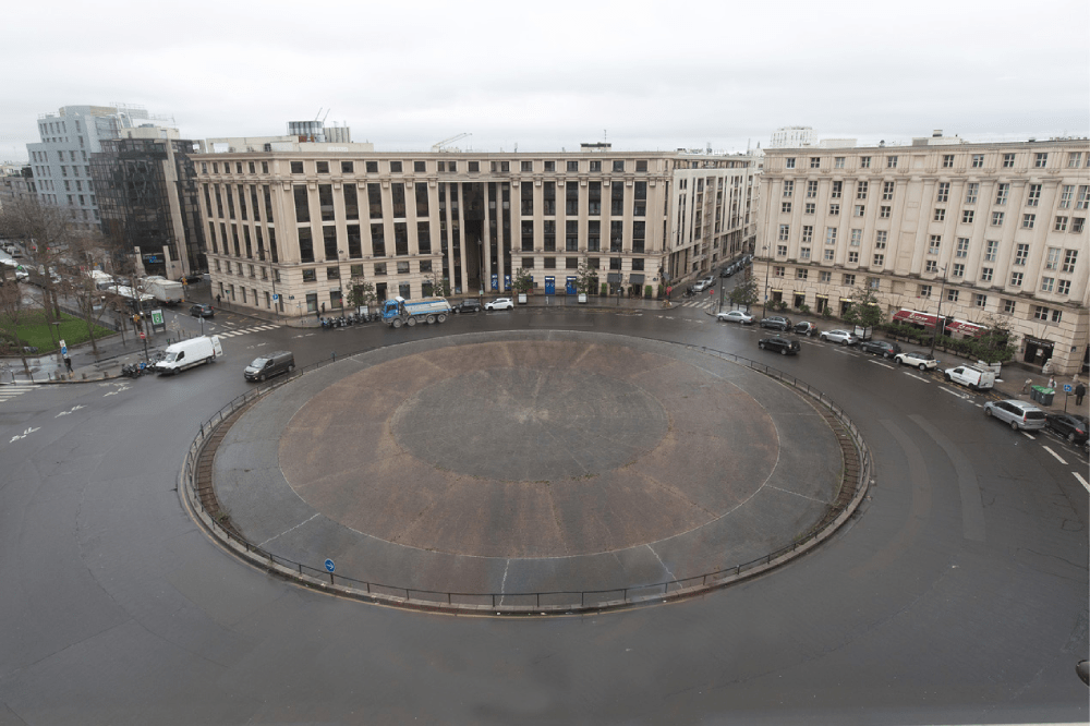 De l’asphalte, du granit, du béton : la place de Catalogne constitue un important îlot de chaleur © C. Belin/Ville de Paris