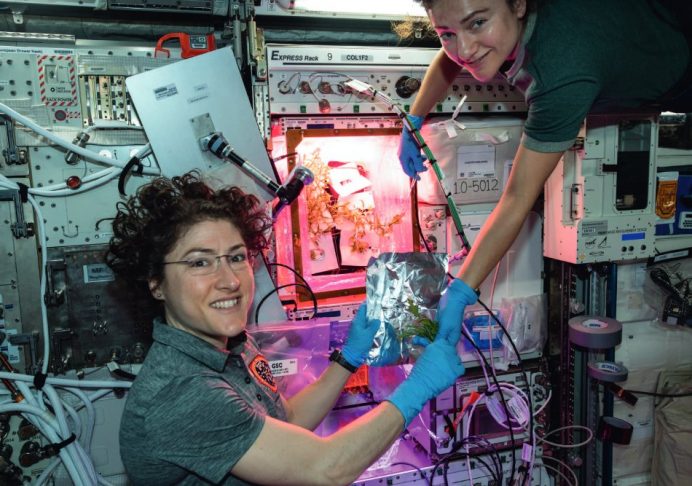 Les astronautes Christina Koch et Jessica Meir