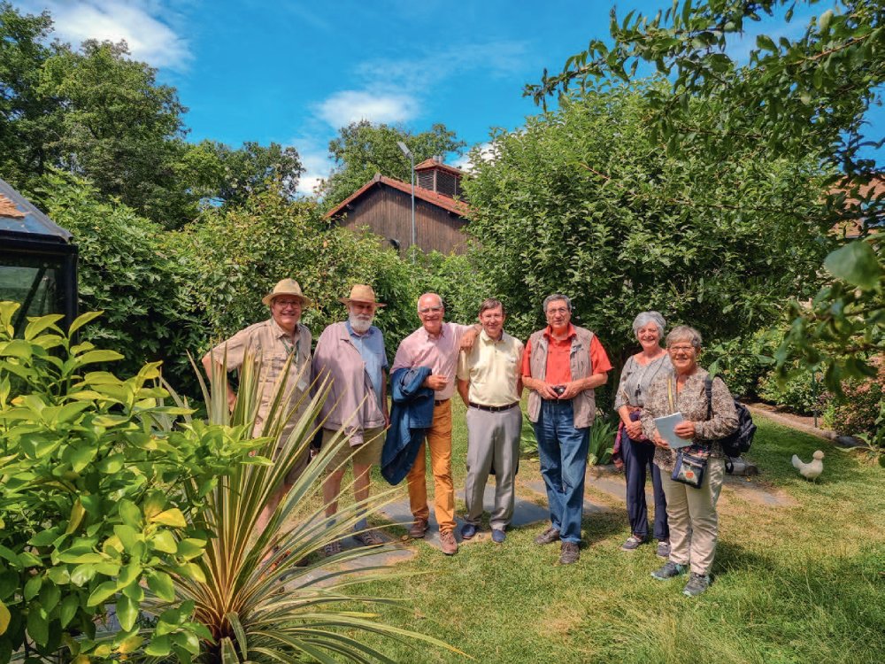 Pierre-Adrien Lagneau aux côtés de membres de la Section Potagers