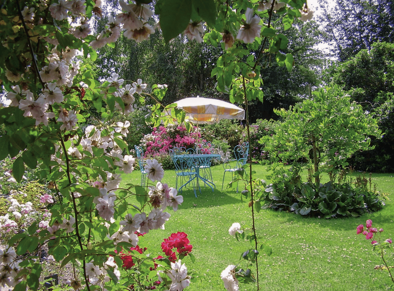 Le jardin Jumaju dans le Calvados, création d’un passionné qui y a réuni quelque 2 000 espèces et variétés de roses