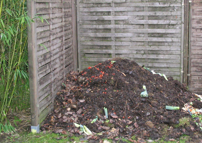 Jardinage - Le compost, faut-il le faire en tas ou en bac ?, Particuliers, Agir pour la transition écologique