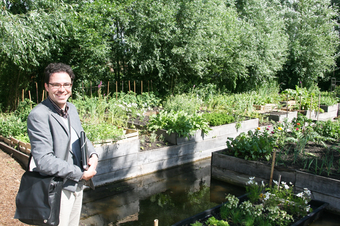 Florent Morisseau dans son « potager embarqué » - © Jean-François Coffin