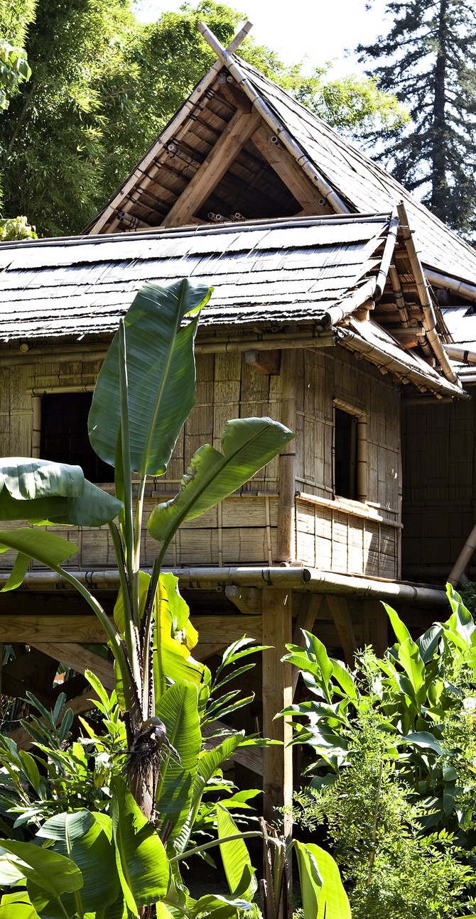 Le village laotien en bambou comme matériau de construction © bruno preschesnisky