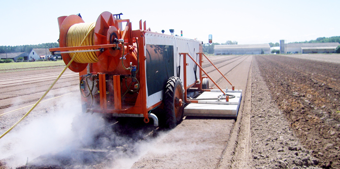 Désinfection d'un sol maraîcher à la vapeur : une méthode alternative à l’utilisation des pesticides – © D. Besseau, SRAL Centre