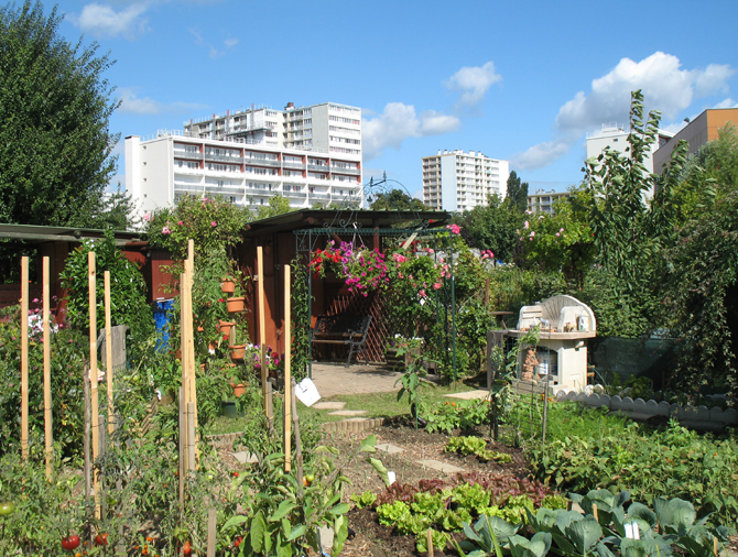 Un exemple de jardin dans un centre collectif : jardin de Régis Réga, 2e prix 2010 au Concours National des Jardins potagers - © SNHF